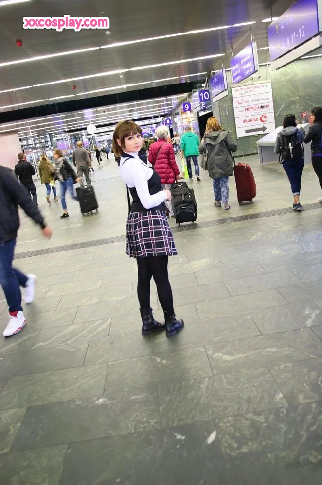 Hidori Rose sebagai Makoto Niijima - Cosplay Persona 5